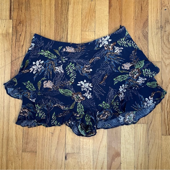 Solemio High Rise Floral Ruffle Shorts - Picture 2 of 3